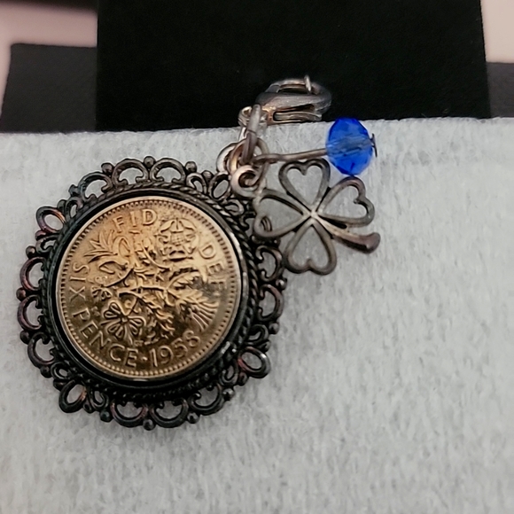 Bouquet Charm 'NEW' - Picture 1 of 4